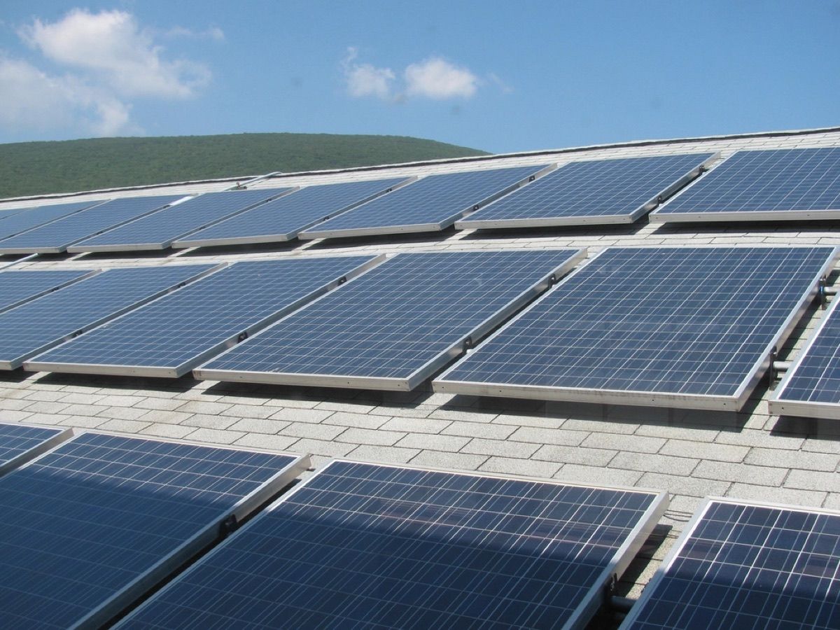 Commercial rooftop PV, St Austell